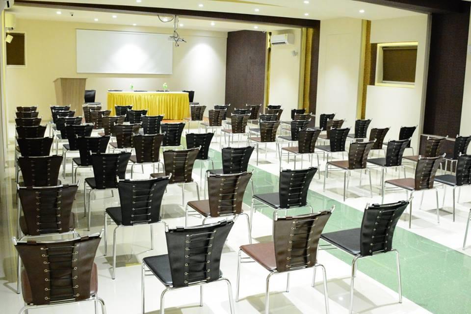 Hotel Ramkrishna Executive Barsi Экстерьер фото